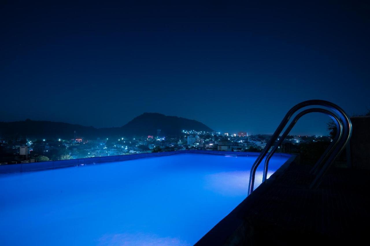 Hotel Tripli Udaipur Exterior foto