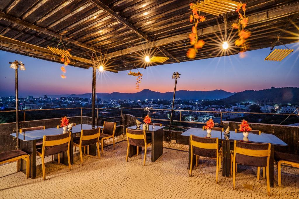 Hotel Tripli Udaipur Exterior foto