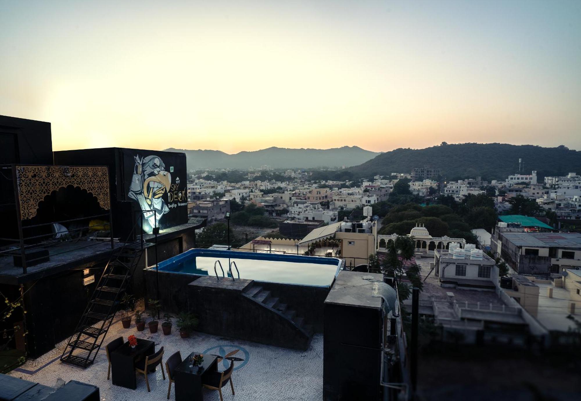 Hotel Tripli Udaipur Exterior foto