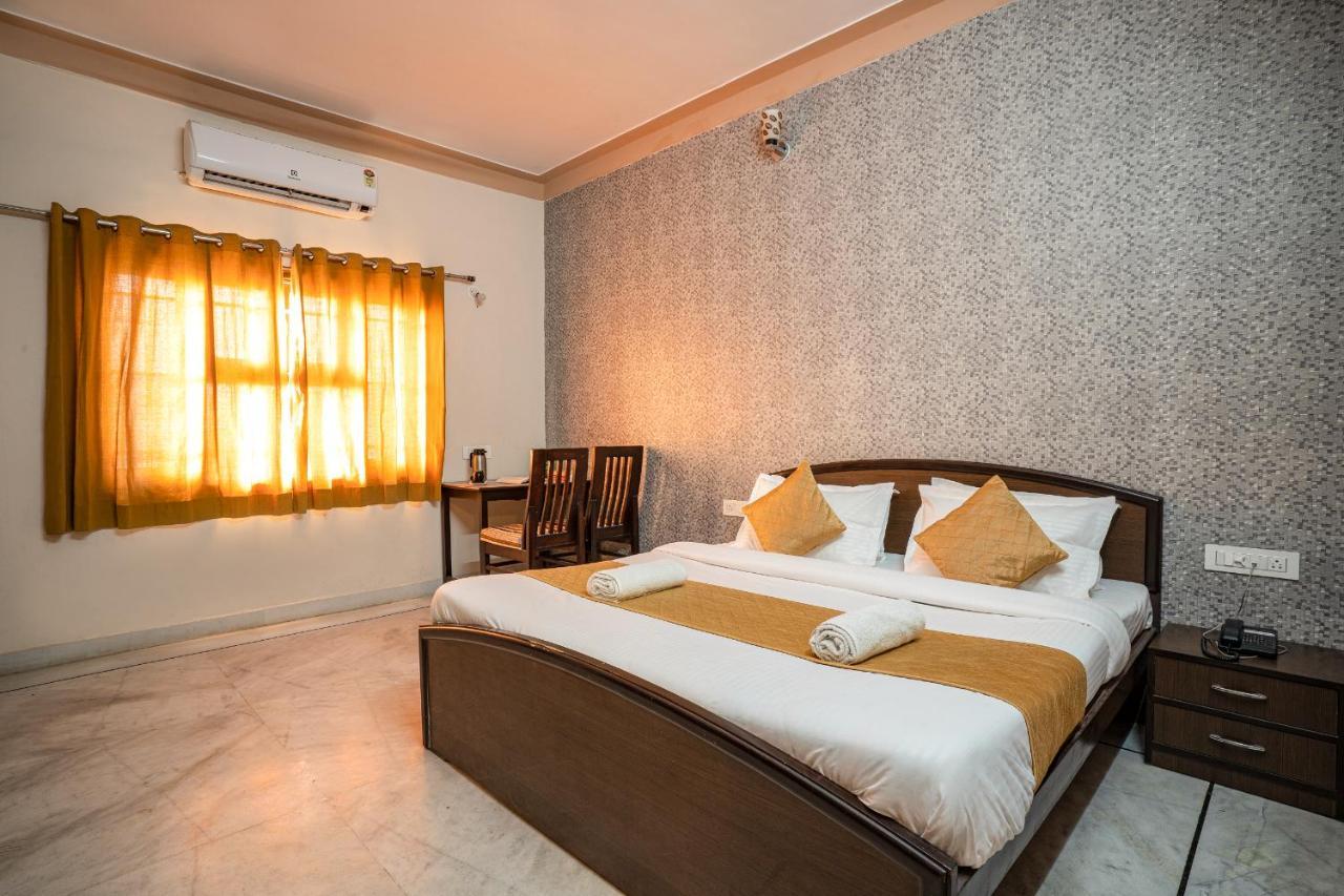 Hotel Tripli Udaipur Exterior foto
