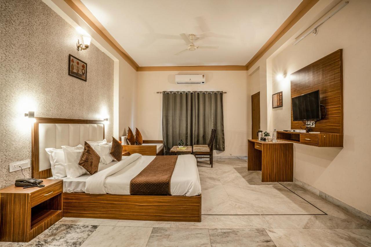 Hotel Tripli Udaipur Exterior foto